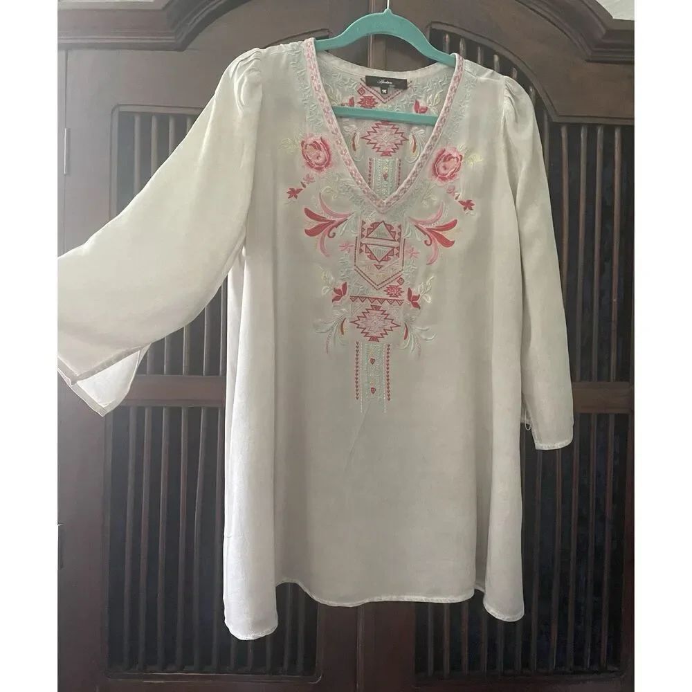 Andree by Unit tunic top medium washed beige rayon embroidered boho peasant